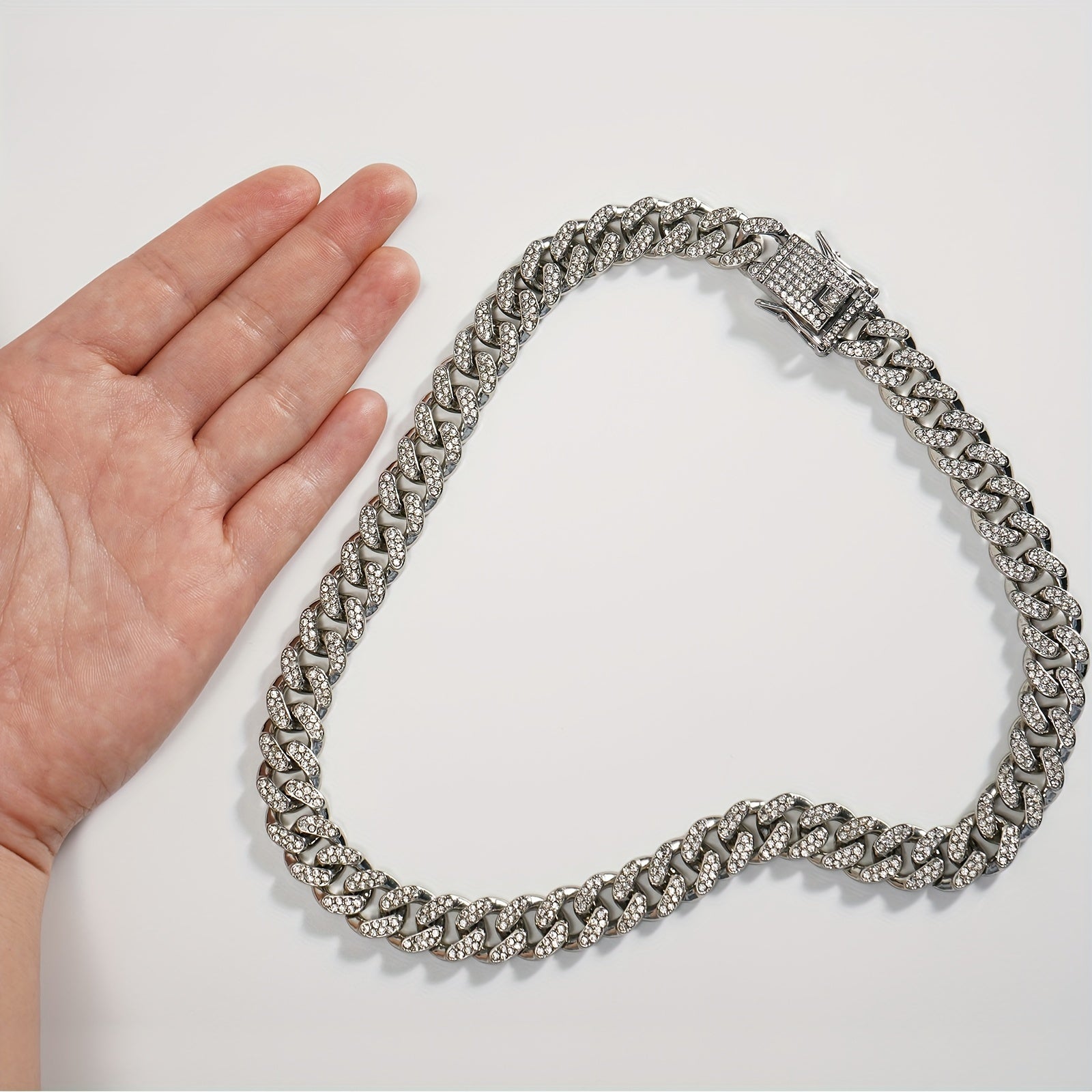 Collar para Perro con Brillo Diamondoid | Cadena Metálica Resistente y Broche Seguro para Paseos con Estilo