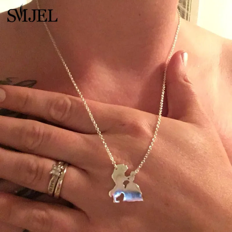 2025 Nueva joyería de película, collar de La Bella y La Bestia para mujer, collares con colgante de princesa Príncipe, accesorios para amantes, regalos