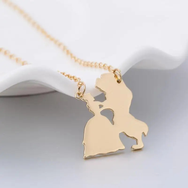 2025 Nueva joyería de película, collar de La Bella y La Bestia para mujer, collares con colgante de princesa Príncipe, accesorios para amantes, regalos