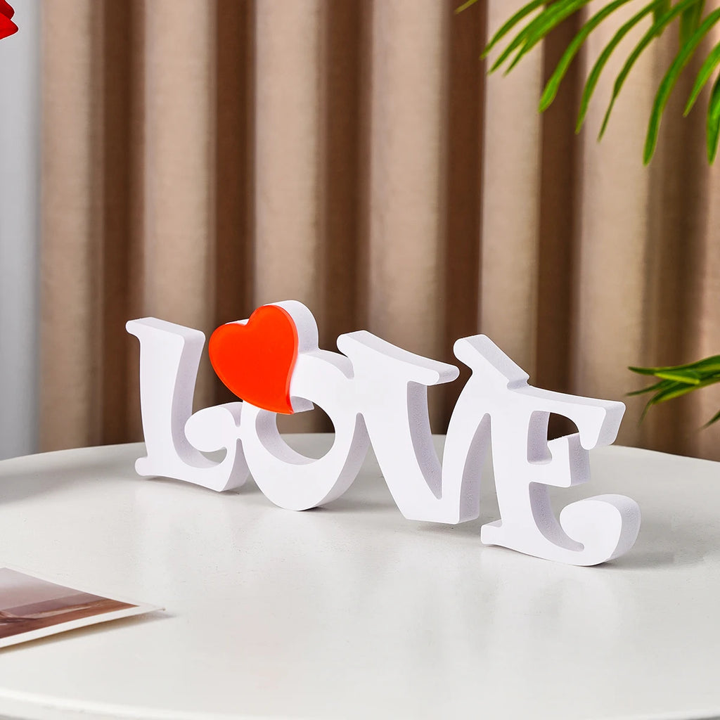 1 unidad, día de San Valentín, un artículo decorativo con una letra de snowboard "LOVE" y una decoración de corazón rojo.