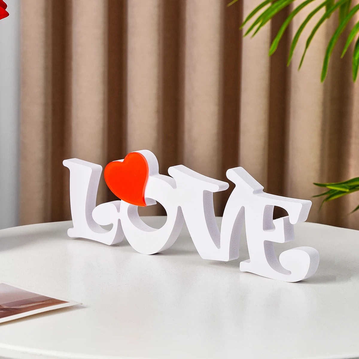 1 unidad, día de San Valentín, un artículo decorativo con una letra de snowboard "LOVE" y una decoración de corazón rojo.