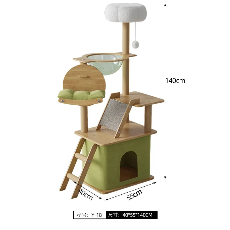 Árbol rascador para gatos, estructura grande de madera integrada con casa y columna rascadora, no ocupa mucho espacio.