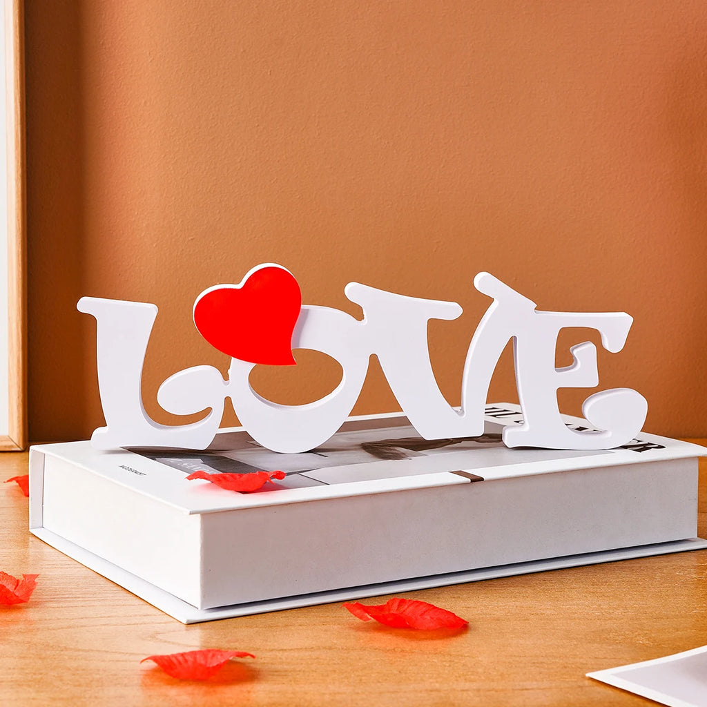 1 unidad, día de San Valentín, un artículo decorativo con una letra de snowboard "LOVE" y una decoración de corazón rojo.