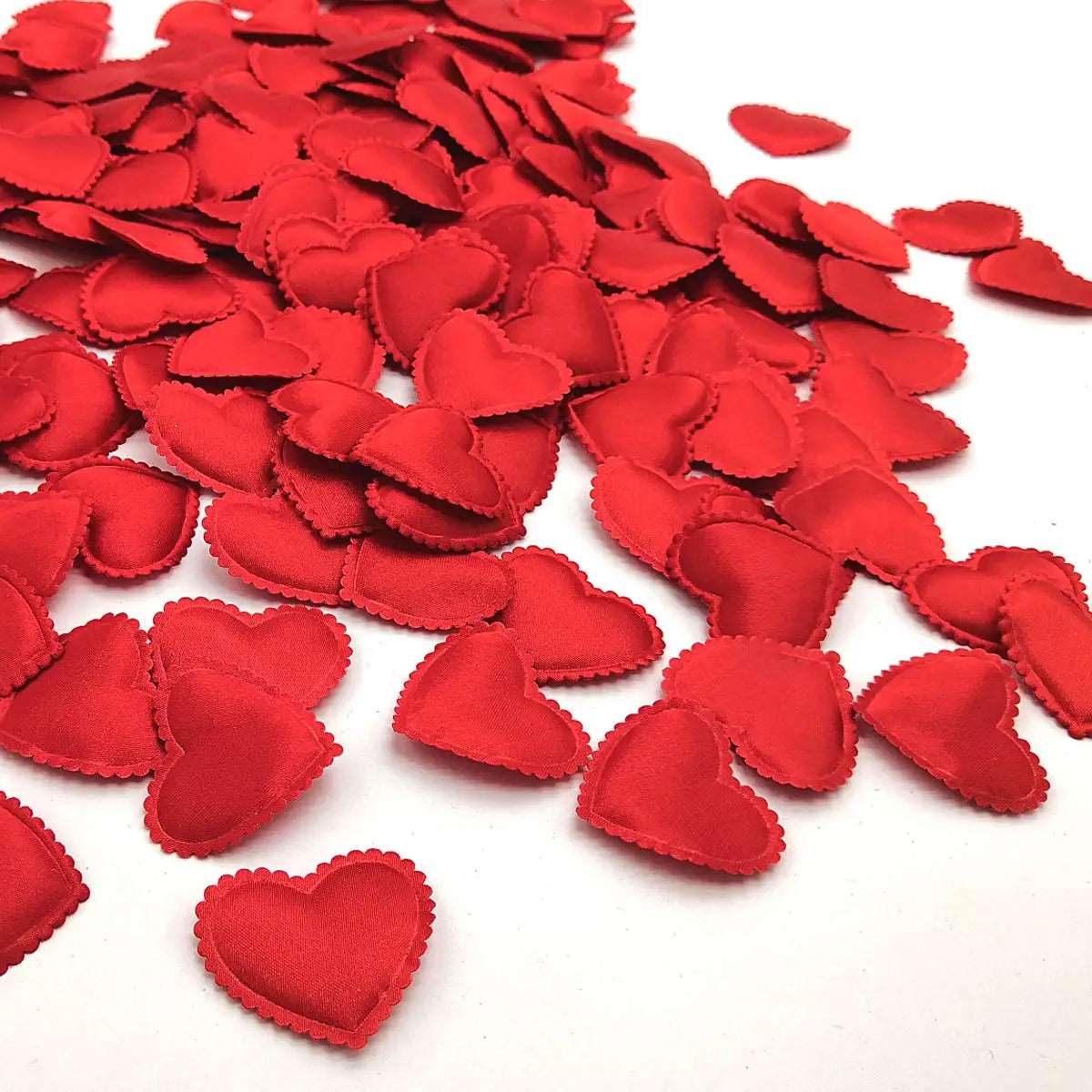 200 Uds. De tela acolchada romántica para el Día de San Valentín, pétalos de lanzamiento, corazones de amor para mesa y alfombra, decoración para fiesta de boda