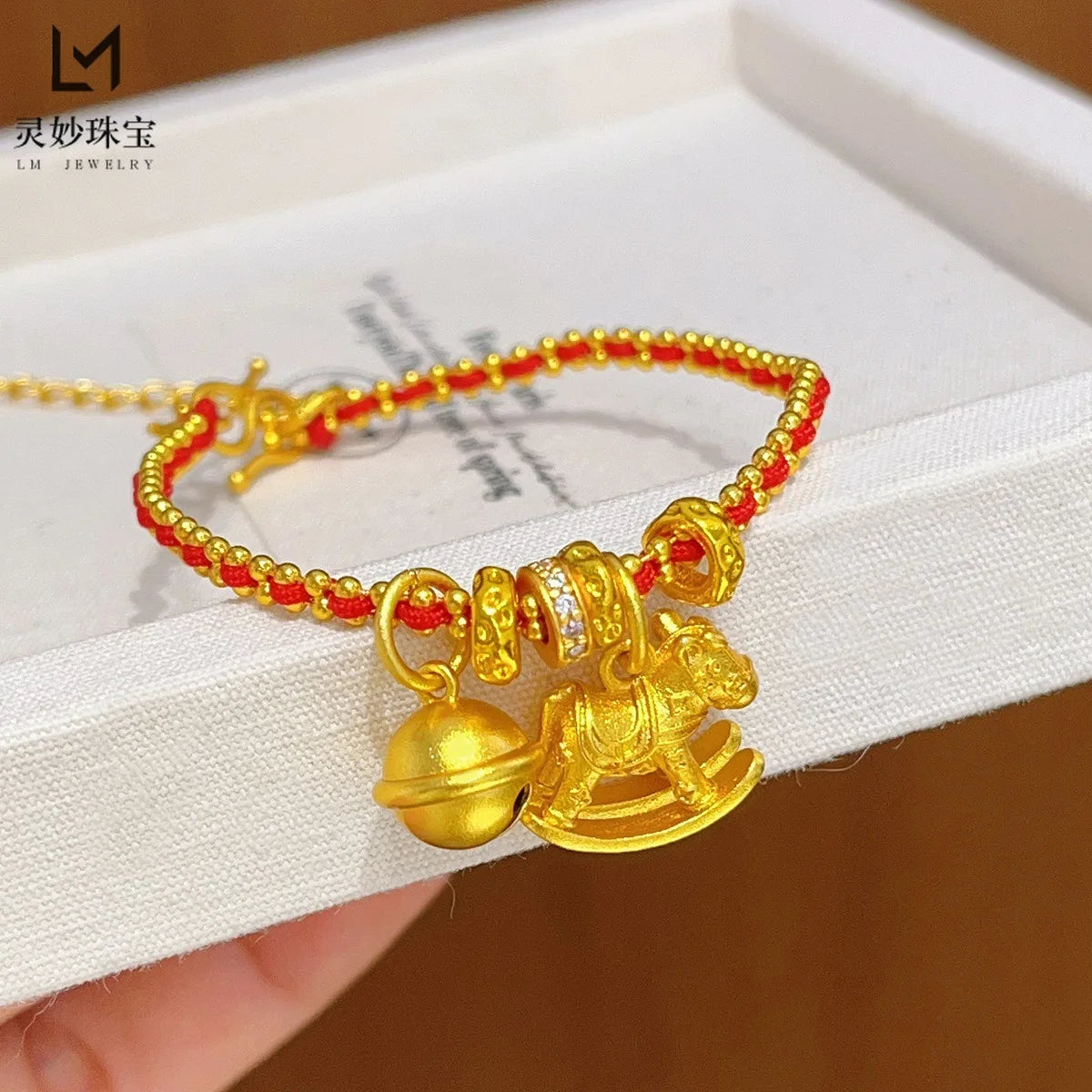 ✨ Pulsera Jiggly Horse Bell en Oro 24K AU999 para Mujer Campana Dorada de Alto Pulido | Brillo Elegante para Uso Diario