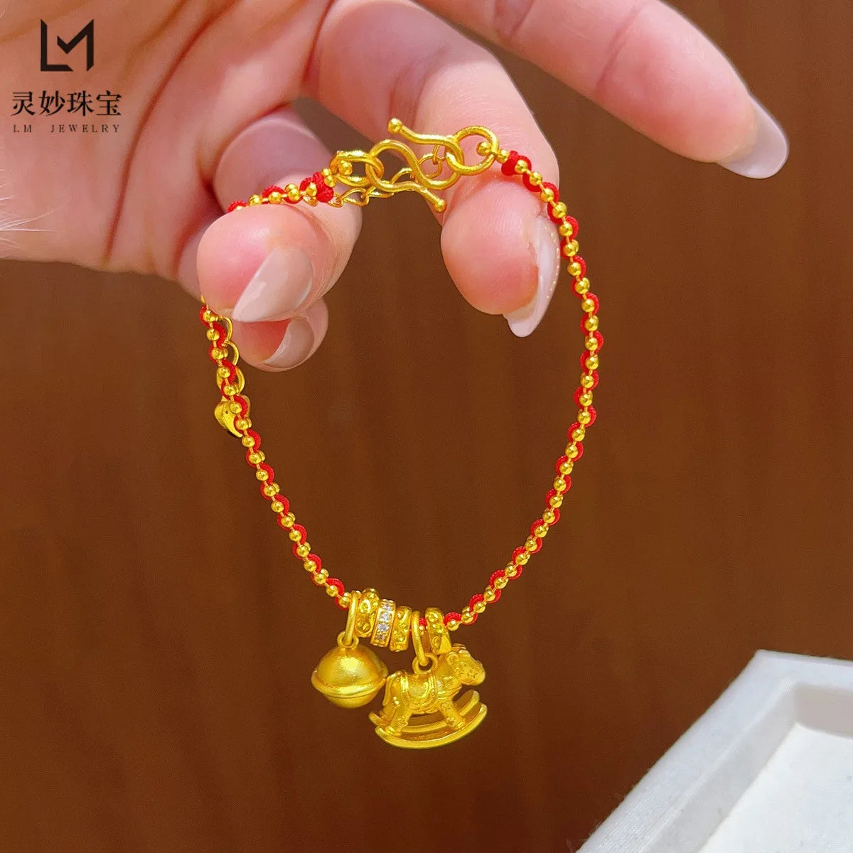 ✨ Pulsera Jiggly Horse Bell en Oro 24K AU999 para Mujer Campana Dorada de Alto Pulido | Brillo Elegante para Uso Diario