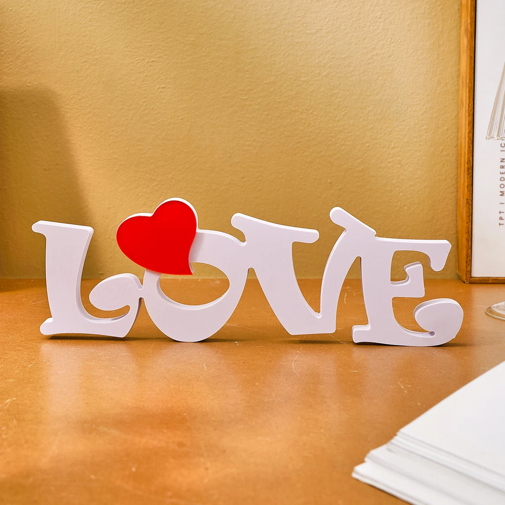 1 unidad, día de San Valentín, un artículo decorativo con una letra de snowboard "LOVE" y una decoración de corazón rojo.