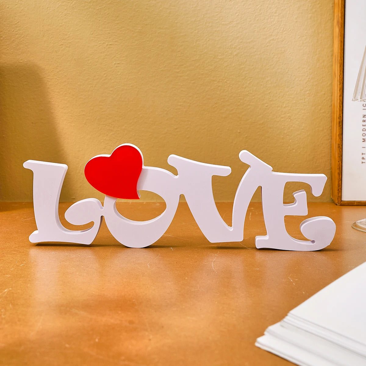 1 unidad, día de San Valentín, un artículo decorativo con una letra de snowboard "LOVE" y una decoración de corazón rojo.