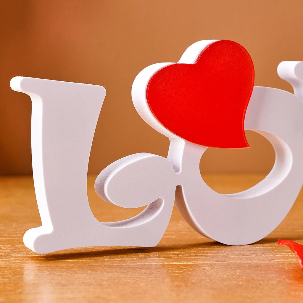 1 unidad, día de San Valentín, un artículo decorativo con una letra de snowboard "LOVE" y una decoración de corazón rojo.