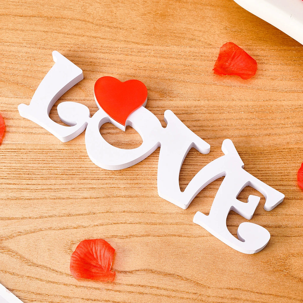 1 unidad, día de San Valentín, un artículo decorativo con una letra de snowboard "LOVE" y una decoración de corazón rojo.