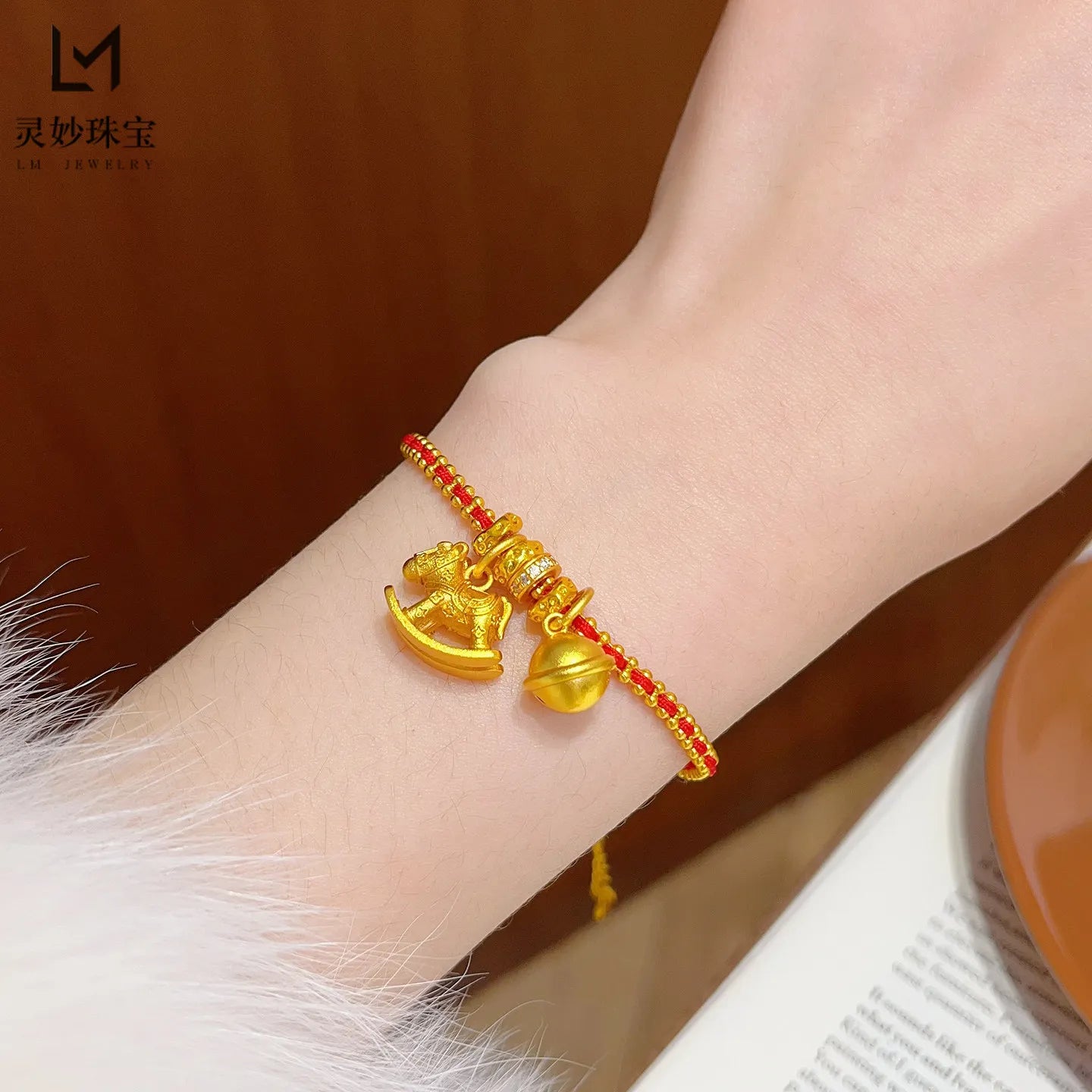 ✨ Pulsera Jiggly Horse Bell en Oro 24K AU999 para Mujer Campana Dorada de Alto Pulido | Brillo Elegante para Uso Diario